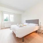 Modern In With Views Apartment *